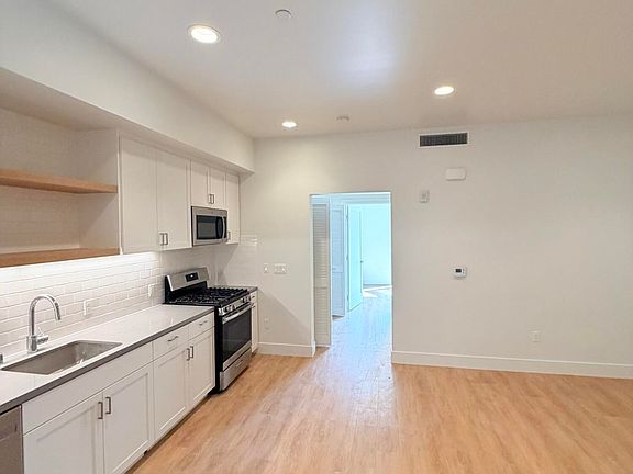 3rd image of 112 E Ortega St #204