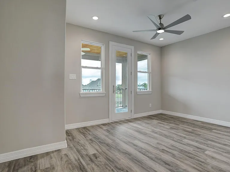 502 Amalfi Dr — Photo 25