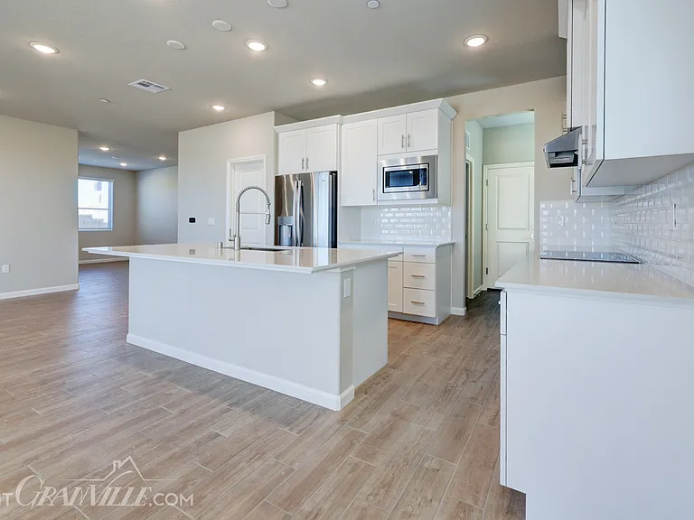 877 Halford Ln — Photo 11