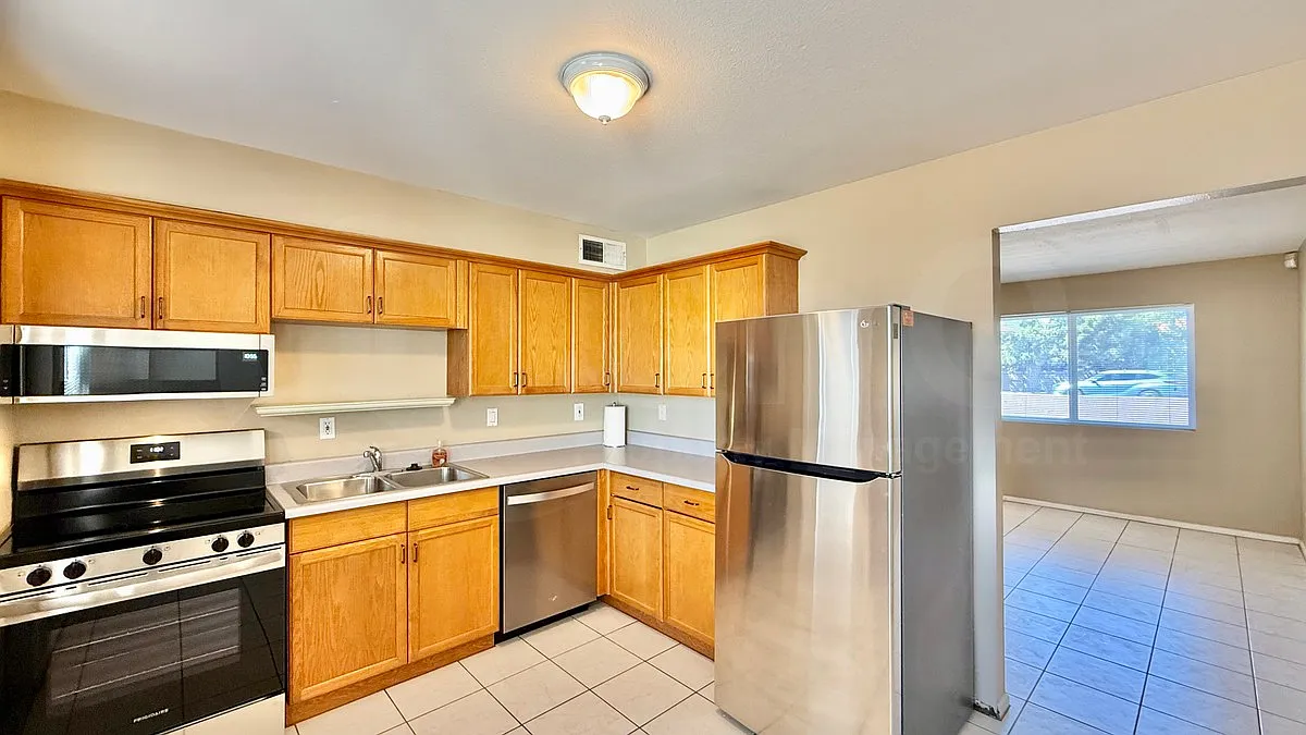 2 bed, 1.0 bath, 800 sqft, $1,250 — Photo 3