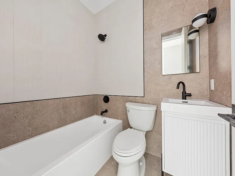 130 Melrose St #2R — Photo 5