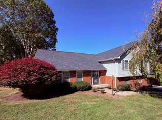 250 Sunshine Dr, Lewisburg, WV 24901
