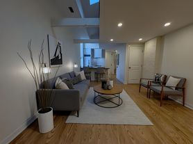 2017 Green St, Philadelphia, PA