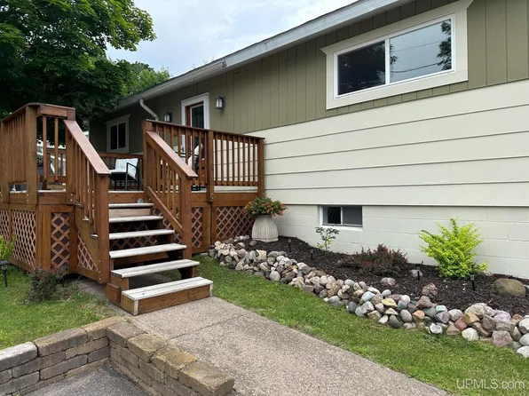 1801 Mildred Ave, Marquette, MI 49855