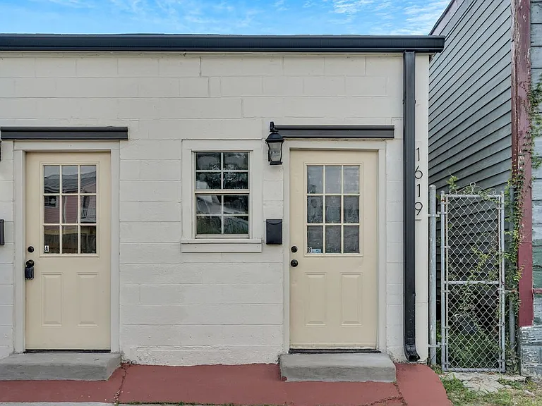 1619 Laharpe St #B — Photo 7