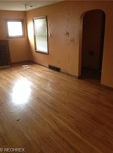 2nd image of 326 Willard Ave SE