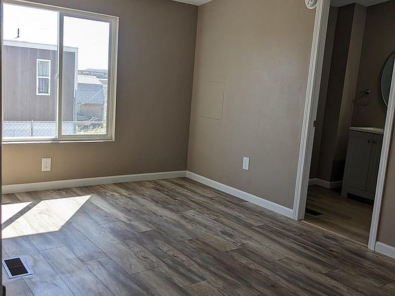 3rd image of 1207 Zinc St