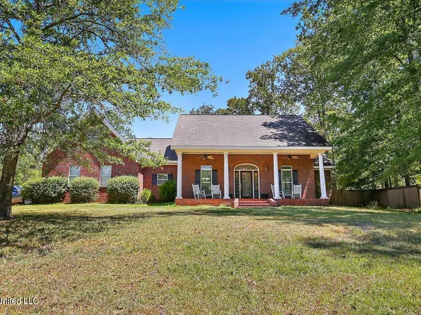 132 Rowan Oak Pl, Terry, MS 39170