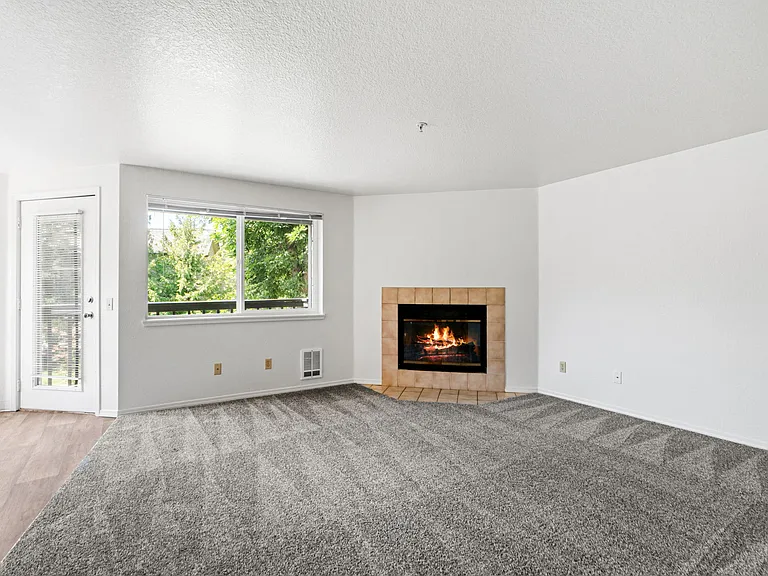Creekside Apartments — Photo 34