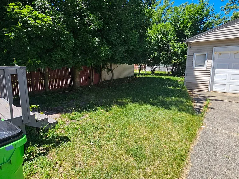 21151 Fuller Ave — Photo 26