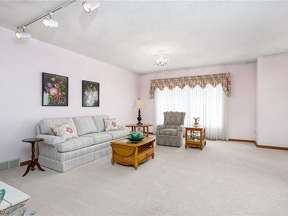 5th image of 3831 N Neitz Dr