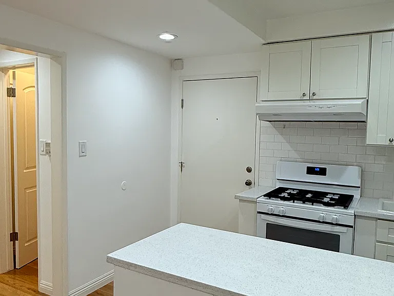 Mediterranean Apartments — Photo 19