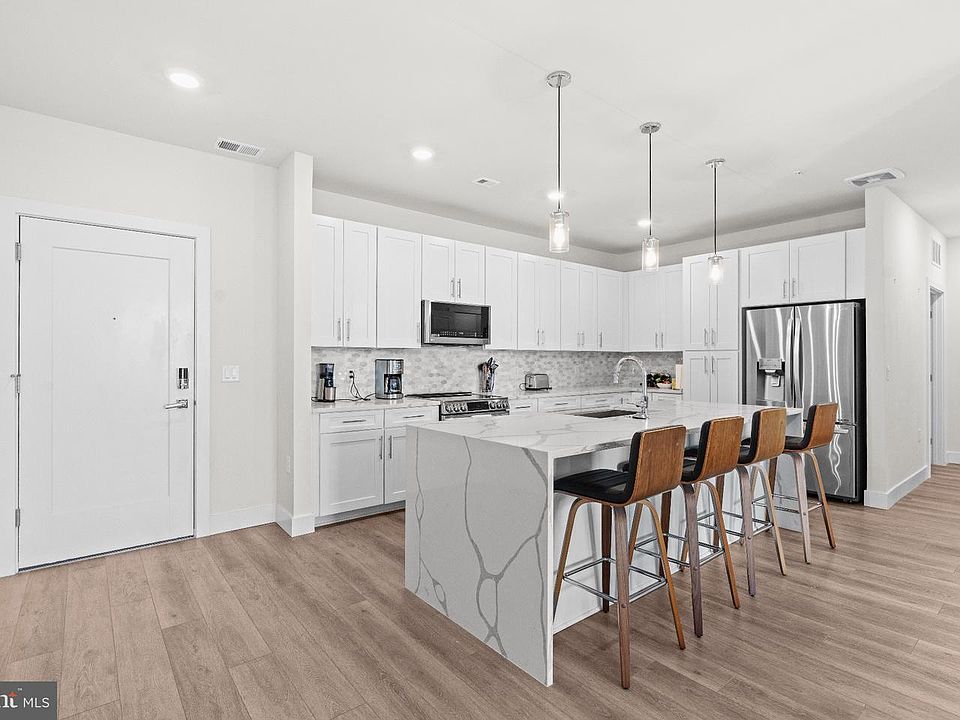 1st image of 1761 Old Meadow Rd #215
