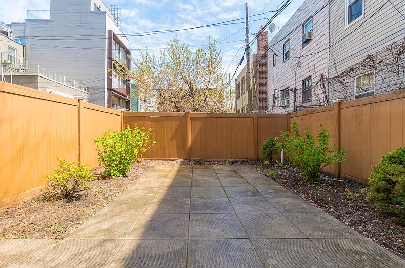 1st image of 1047 47th Ave APT 2R