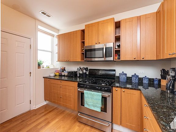 4th image of 6415 N Greenview Ave #2