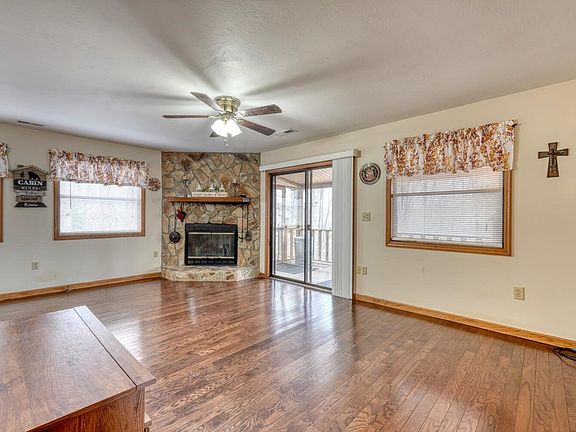 4th image of 54 Hideaway Ln