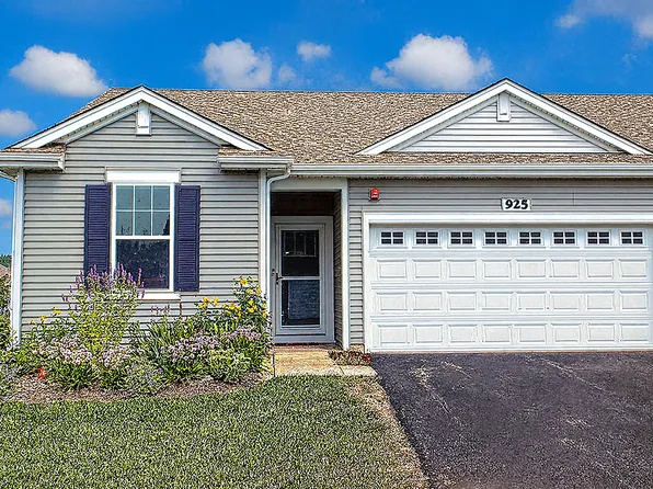 925 Darwin St, North Aurora, IL 60542