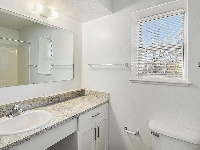 Brentwood Park Apartments — Photo 83