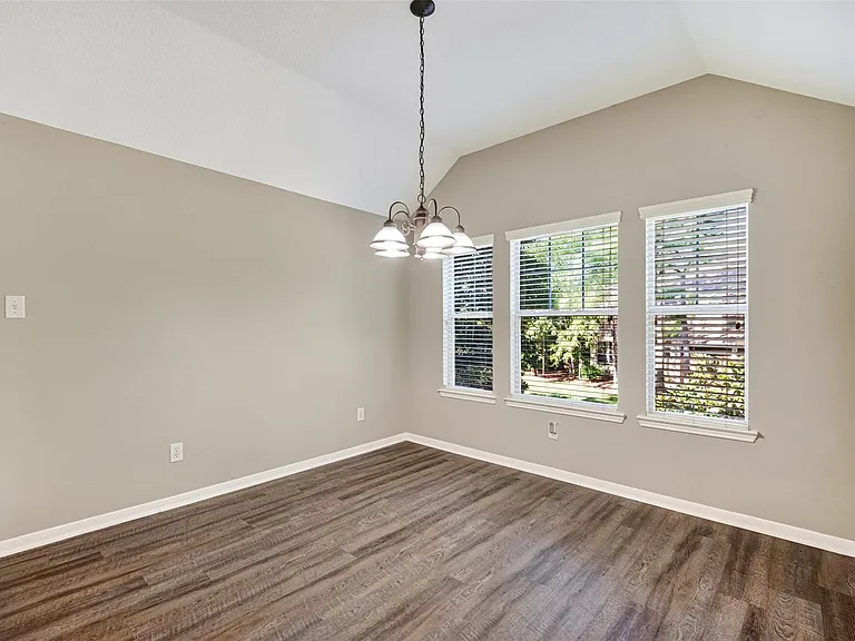 77 Woodlily Pl — Photo 9