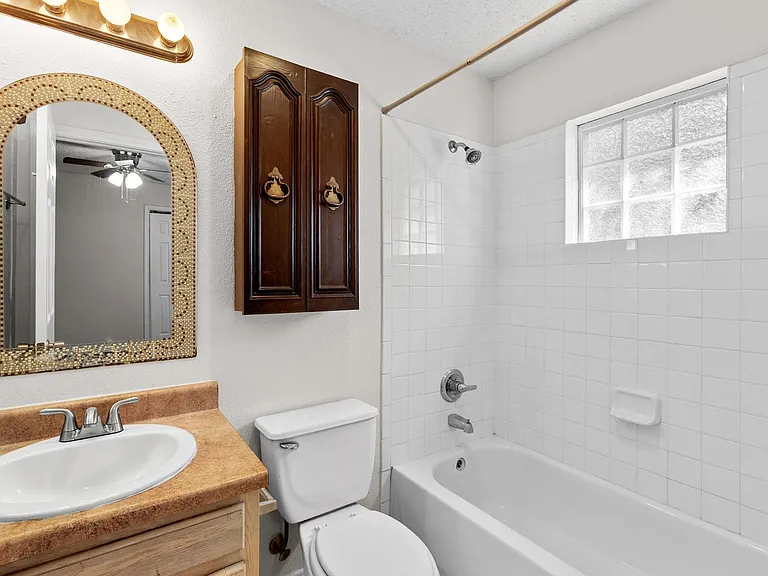1629 Gordon St — Photo 16