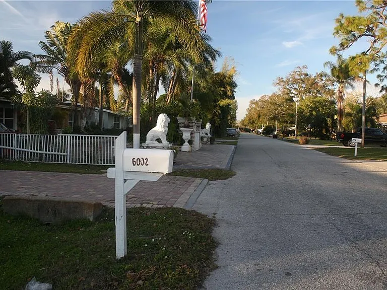 6002 Lords Ave — Photo 9