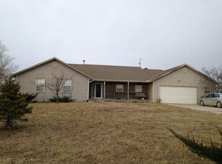 13296 70th St, Oskaloosa, KS 66066
