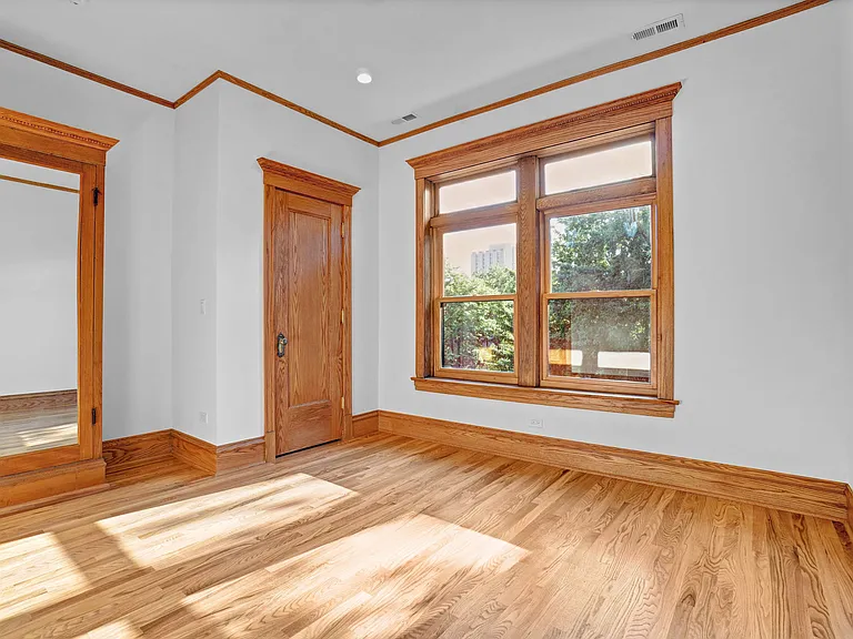1233 N Hoyne Ave #3 — Photo 10