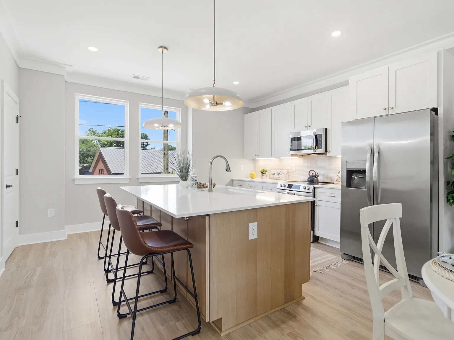 3 bed, 3.5 bath, 1782 sqft, $3,000 — Photo 2