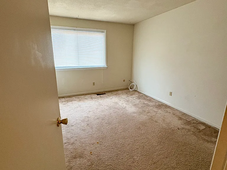 5026 Amboy Ct — Photo 10
