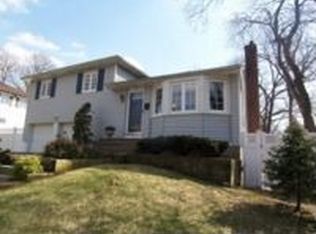 24 Estate Rd, Smithtown, NY 11787