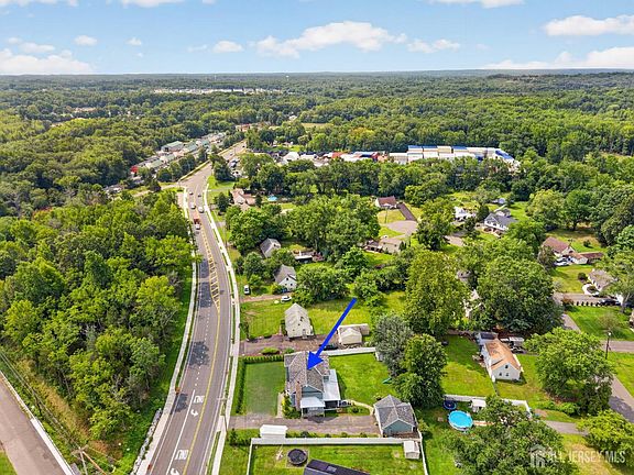 3rd image of 586 Englishtown Rd
