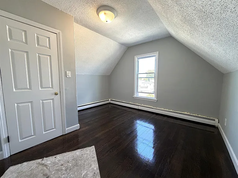 18 Dana St — Photo 4