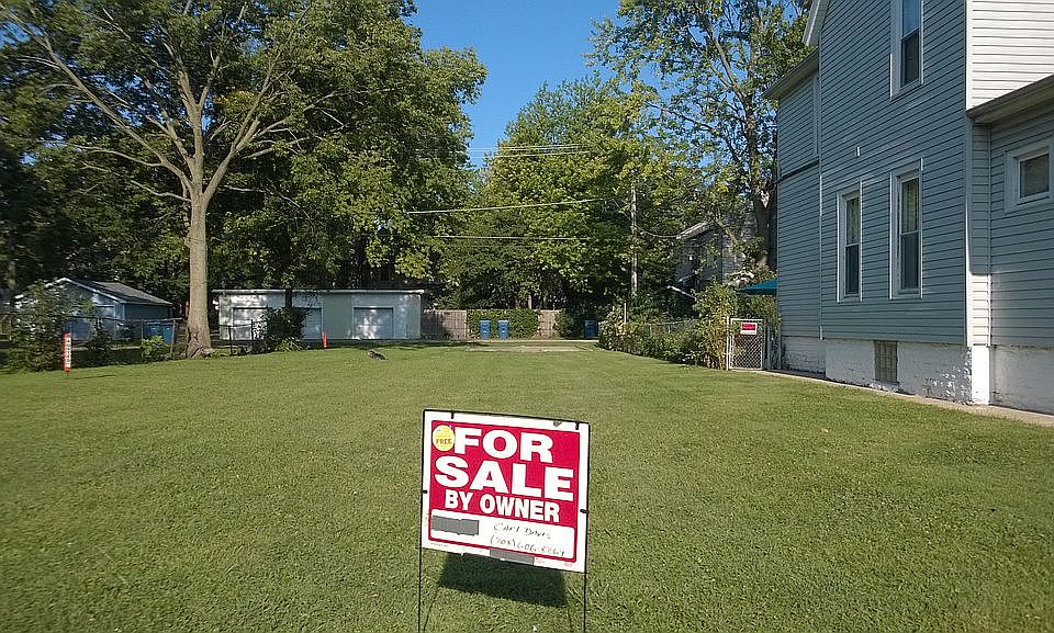 Spacious  area to Build on.