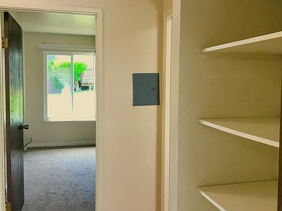 3rd image of 190 Eastmoor Ave APT 8