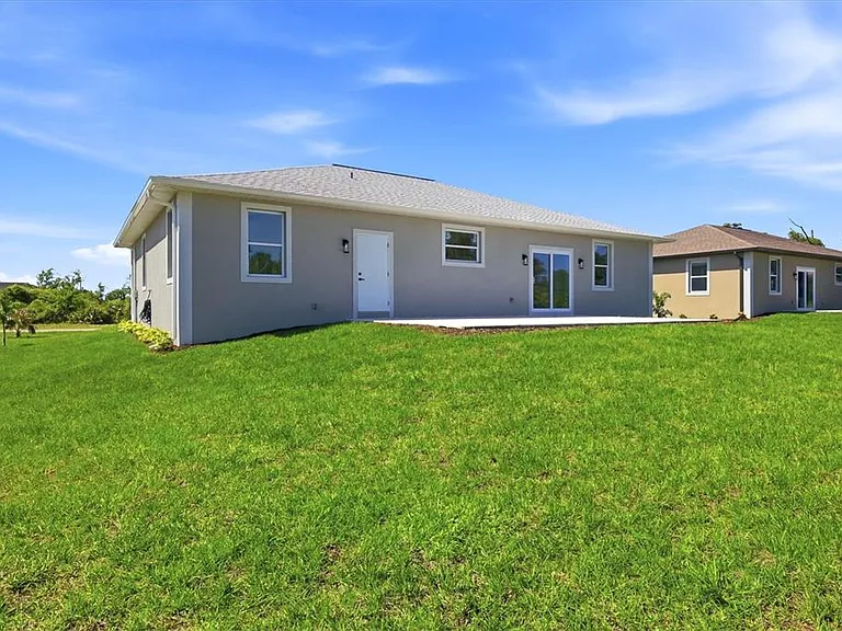 8 Bank Ct — Photo 2