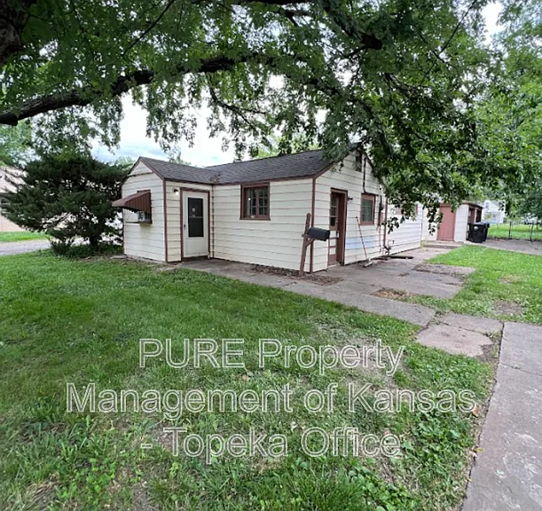 1816 SW Moundview Dr — Photo 1