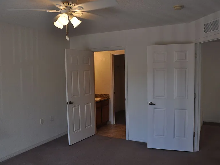 4600 E Moody Blvd #5J — Photo 6