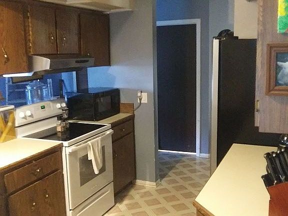 5th image of 2650 Windsor Heights St