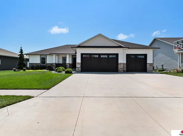 239 Briarwood Ln, Seward, NE 68434