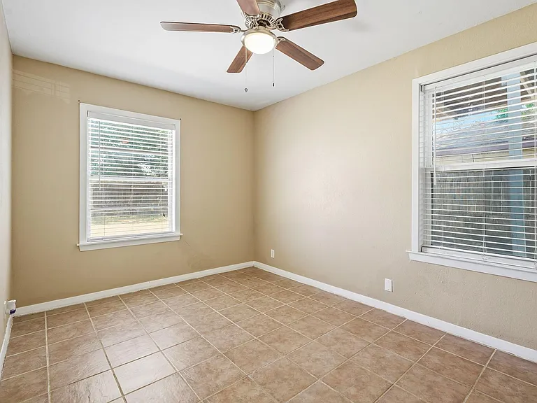 3209 Chestershire Dr — Photo 15