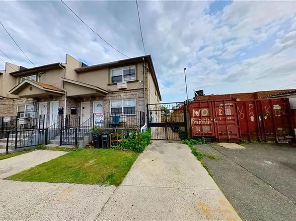 24-09 Brookhaven Avenue image 5 of 13