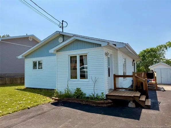 48 Fairview St, Atholville, NB E3N 4L3