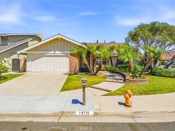 19712 Sacramento Ln, Huntington Beach, CA 92646