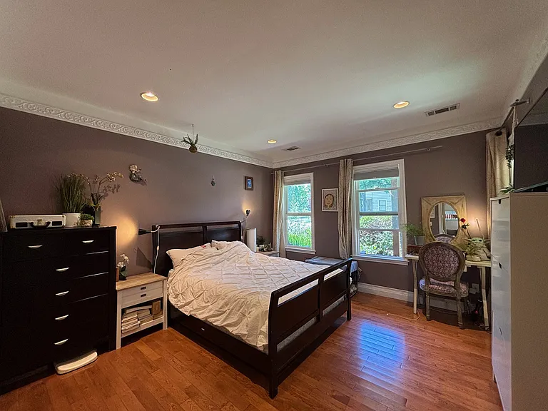 596 Pettis Ave — Photo 8