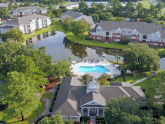Savor the panoramic splendor of Eagle's Pointe in Brunswick, Georgia, from high above. An enchanting haven where the lake glistens, greenery flourishes, and a vibrant community thrives.