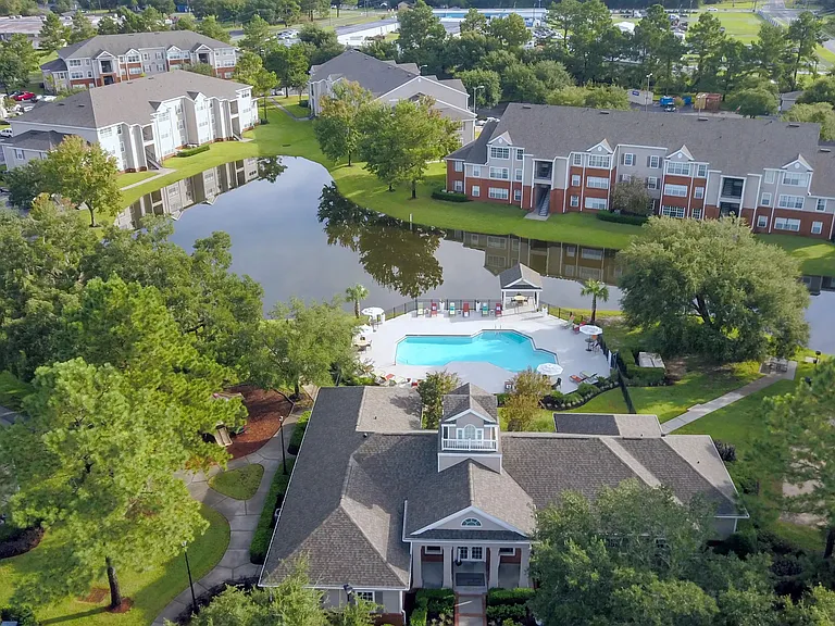 Savor the panoramic splendor of Eagle's Pointe in Brunswick, Georgia, from high above. An enchanting haven where the lake glistens, greenery flourishes, and a vibrant community thrives.