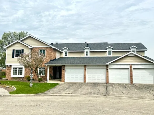 724 Maplewood Ct Unit B, Willowbrook, IL 60527