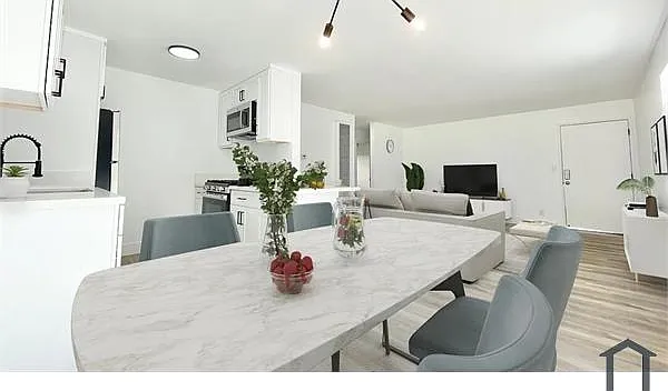 239 S Harvard Blvd #8 — Photo 1