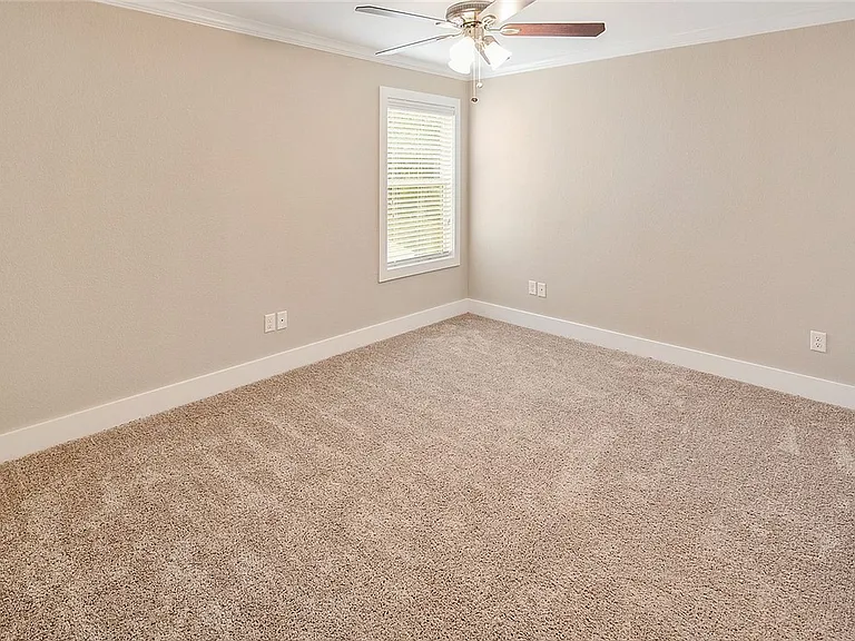 1410 Holleman Dr — Photo 10