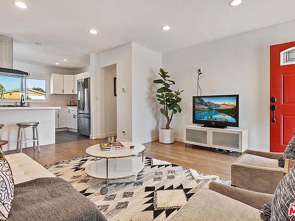 5th image of 8464 Murietta Ave